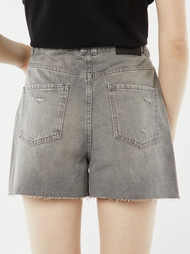 Short court en jean avec abrasions et finitions à cru Gris - Kiabi