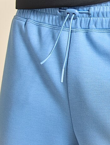 Short de sport - (ekstract)