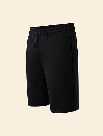 Short de sport - (ekstract)