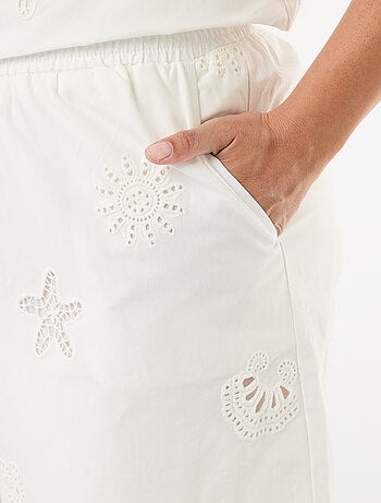 Short en coton à motifs ajourés