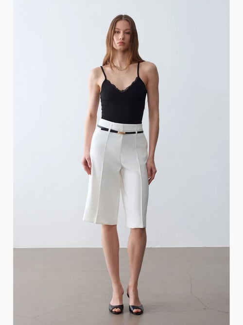 Short en crêpe à taille haute et ceinture dilvin - Kiabi Short en crêpe à taille haute et ceinture dilvin - Kiabi