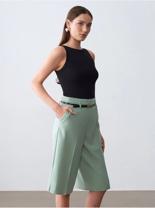 Short en crêpe à taille haute et ceinture dilvin - Kiabi Short en crêpe à taille haute et ceinture dilvin - Kiabi