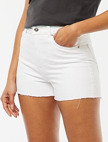 Short en denim avec finitions à cru