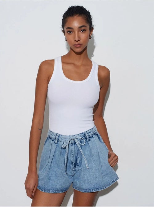 Short en denim de coton à taille haute et jambe large dilvin - Kiabi Short en denim de coton à taille haute et jambe large dilvin - Kiabi