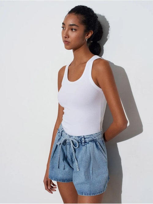 Short en denim de coton à taille haute et jambe large dilvin - Kiabi Short en denim de coton à taille haute et jambe large dilvin - Kiabi