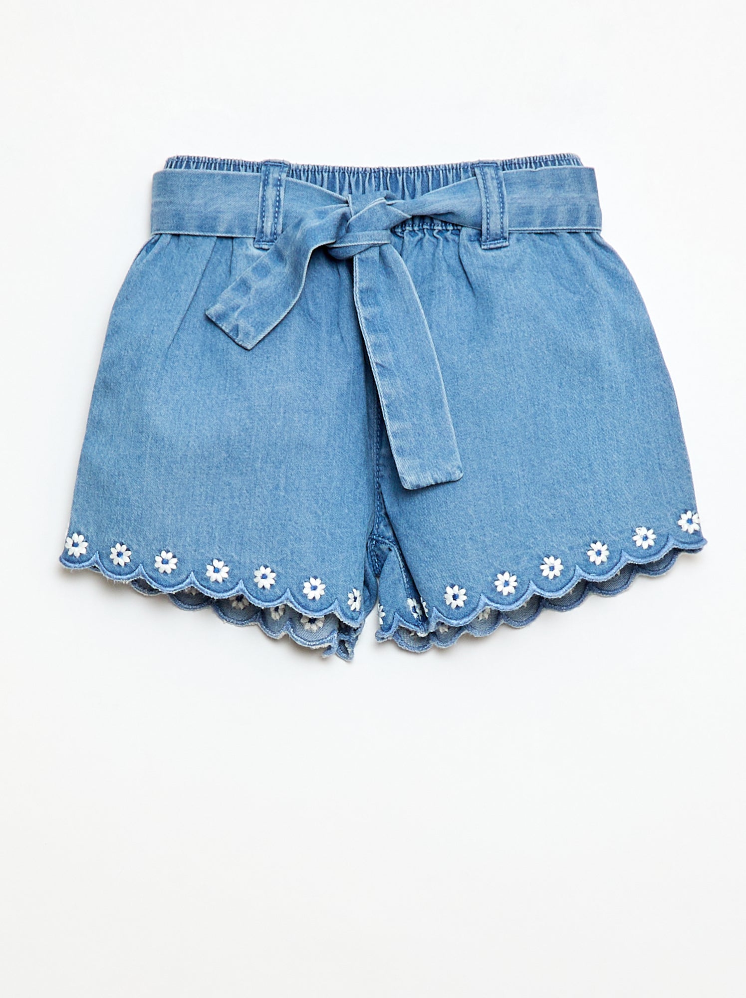 Short en jean avec ceinture à nouer