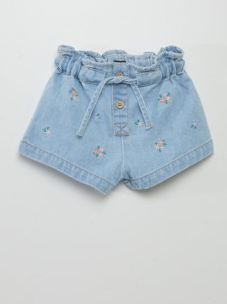 Short en jean avec fleurs brodées