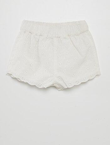 Short in broderie anglaise
