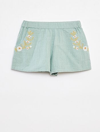 Short léger avec broderies et 2 poches
