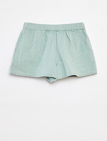 Short léger avec broderies et 2 poches