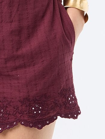 Short met borduursels en spiegelpailletten