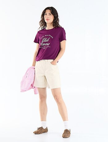 Short met korte snit en fantasie stiksels