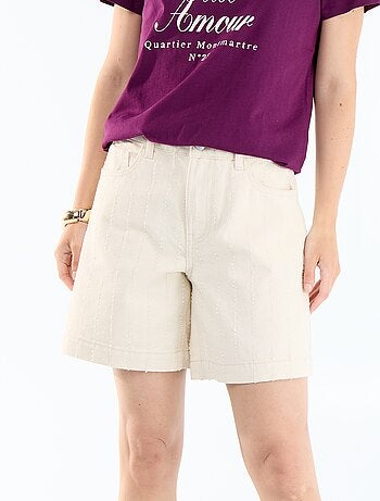 Short met korte snit en fantasie stiksels