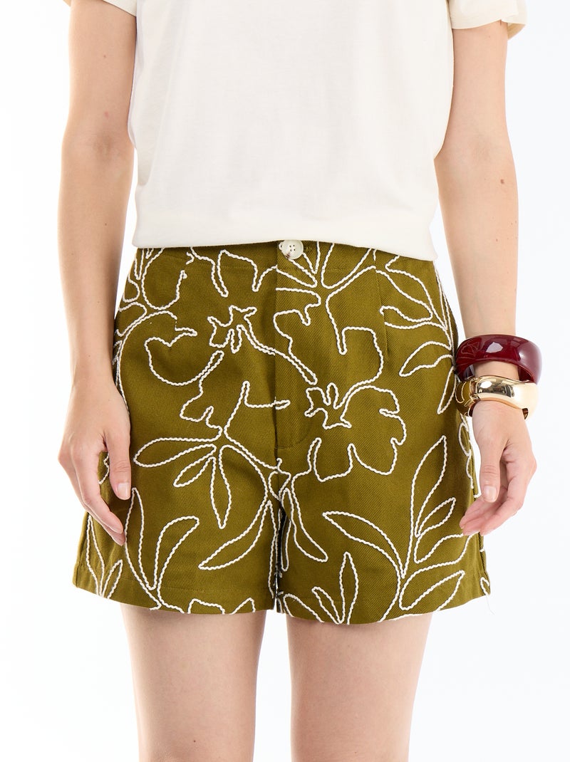 Short met standaardtaille en geborduurde motieven Groen - Kiabi