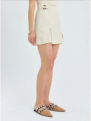 Short taille haute à ceinture et fente sur le devant mixray