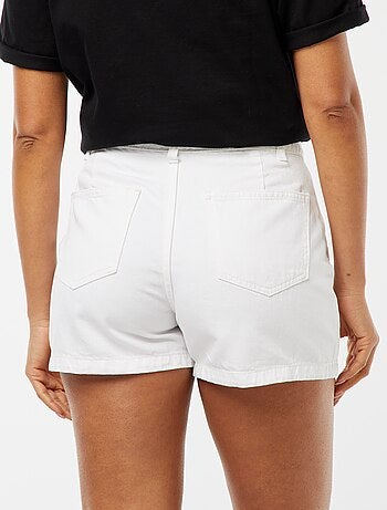 Short taille haute en jean avec 4 poches plaquées