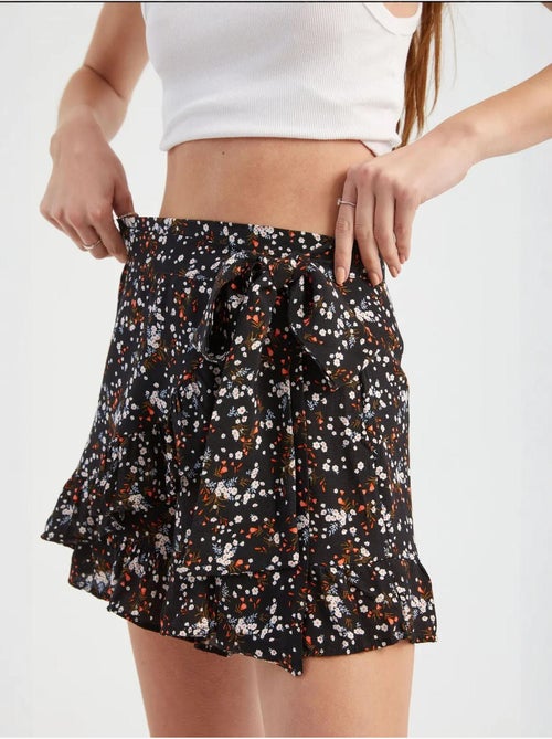Short taille haute fleuri avec ceinture hiccup - Kiabi Short taille haute fleuri avec ceinture hiccup - Kiabi