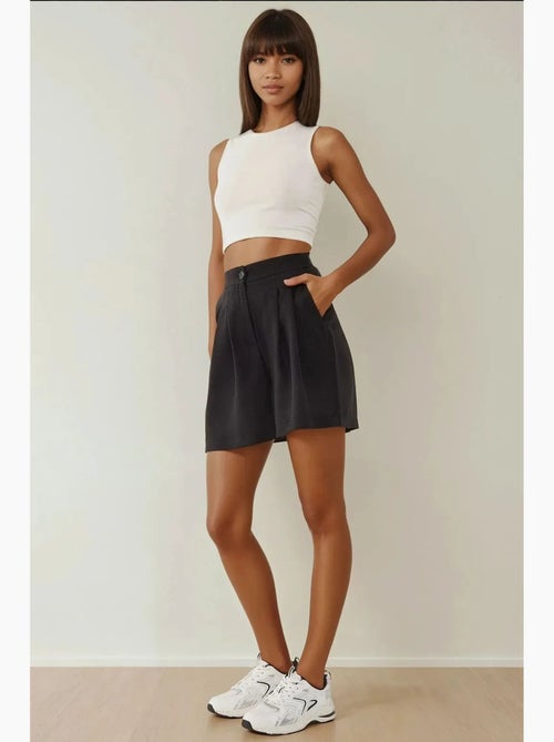 Short taille haute plissé en lyocell doux au toucher hiccup - Kiabi Short taille haute plissé en lyocell doux au toucher hiccup - Kiabi