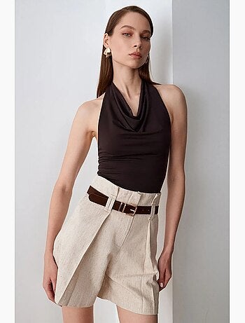 Short tailleur à taille haute et ceinture dilvin