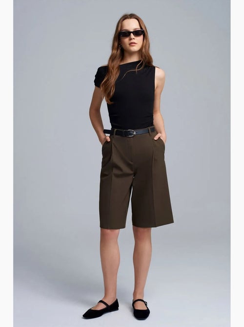 Short tailleur à taille haute et jambe large dilvin - Kiabi Short tailleur à taille haute et jambe large dilvin - Kiabi