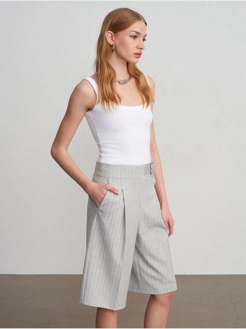 Short tailleur rayé à taille haute et ceinture dilvin - Kiabi Short tailleur rayé à taille haute et ceinture dilvin - Kiabi
