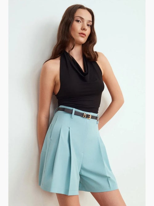 Short tailleur taille haute à jambe large dilvin - Kiabi Short tailleur taille haute à jambe large dilvin - Kiabi