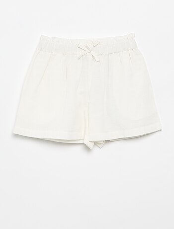 Short uni avec nœud fantaisie