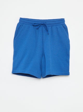 Short uni en maille gaufrée
