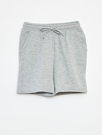 Short uni en maille gaufrée