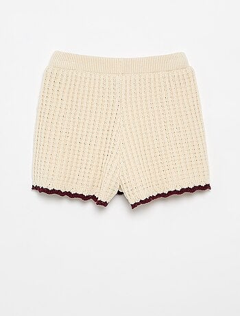 Short van haakwerk met geborduurde details