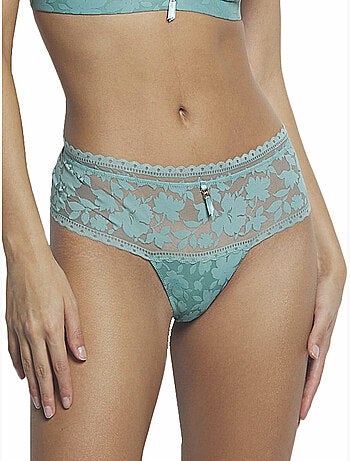 Shorty-string gabrielle