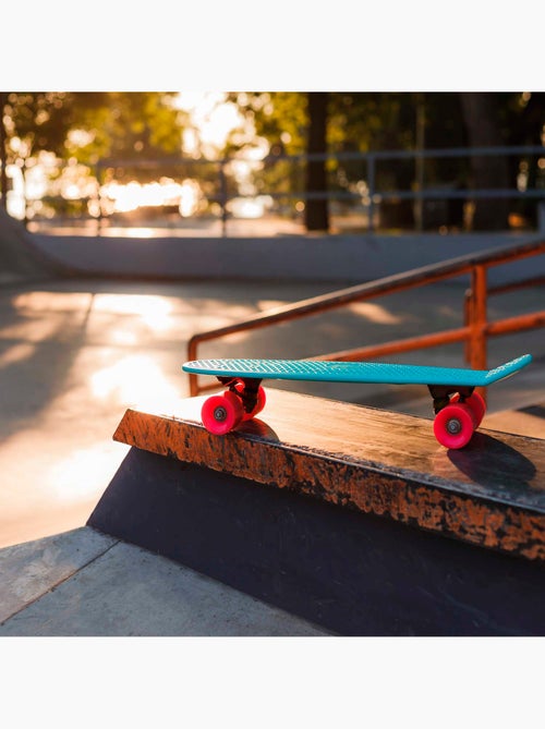 Skateboard met pvc-wielen 55 cm - blauw - Kiabi Skateboard met pvc-wielen 55 cm - blauw - Kiabi