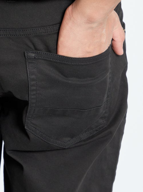 Slim-fit broek L36, voor personen die langer zijn dan 1m90 - Kiabi Slim-fit broek L36, voor personen die langer zijn dan 1m90 - Kiabi