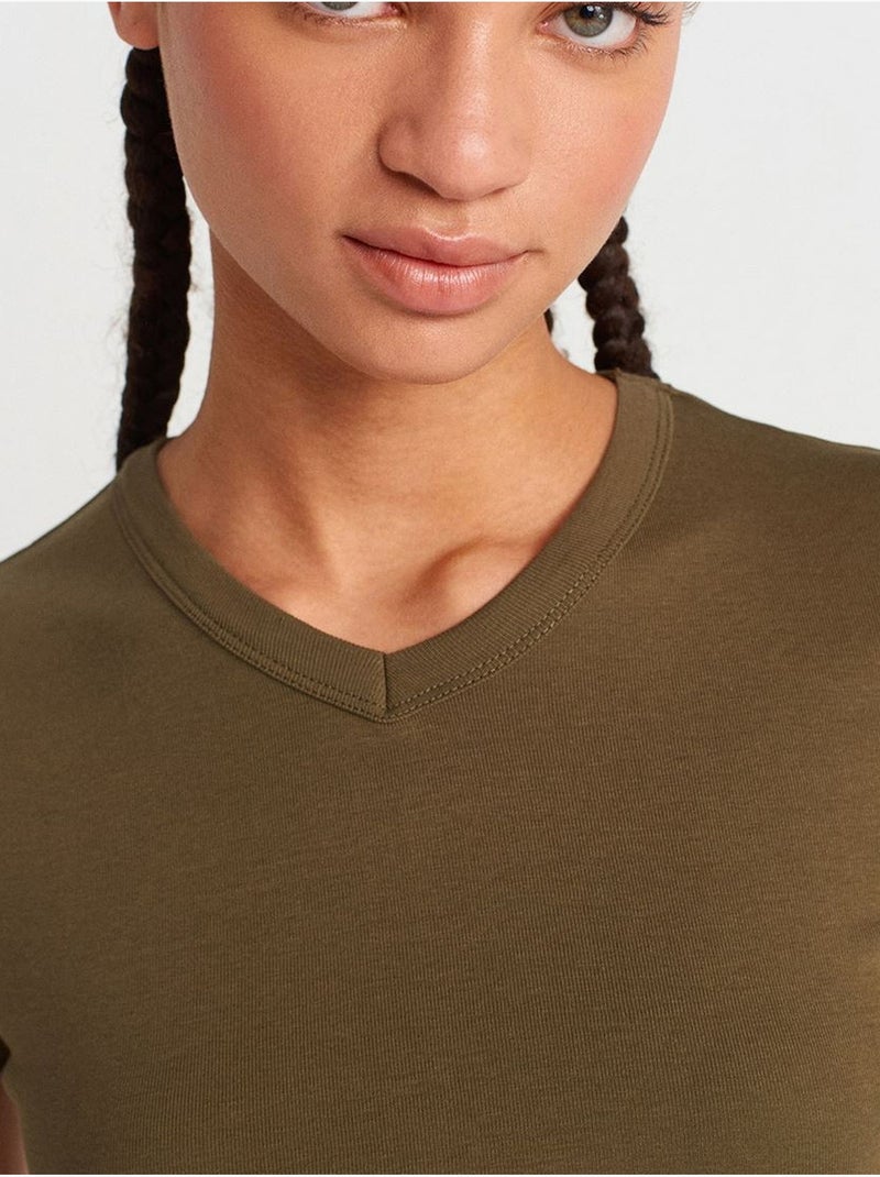 Slim fit katoenen t-shirt met v-hals dilvin Kaki - Kiabi