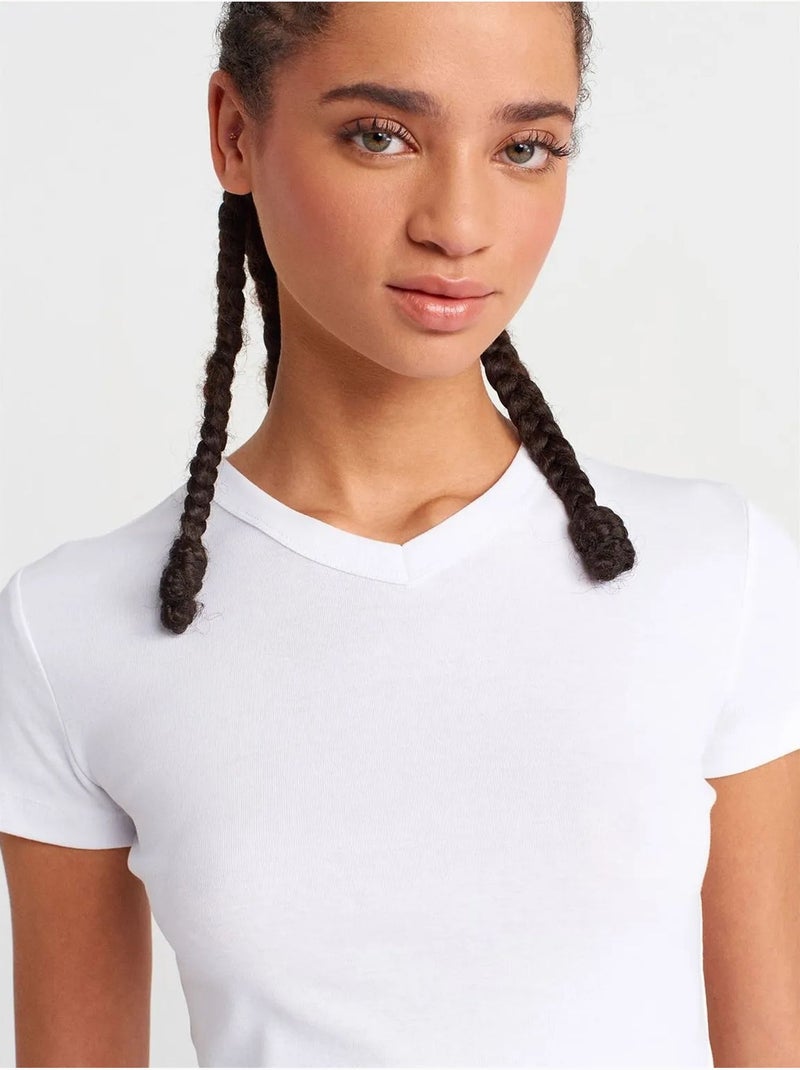 Slim fit katoenen t-shirt met v-hals dilvin Wit - Kiabi