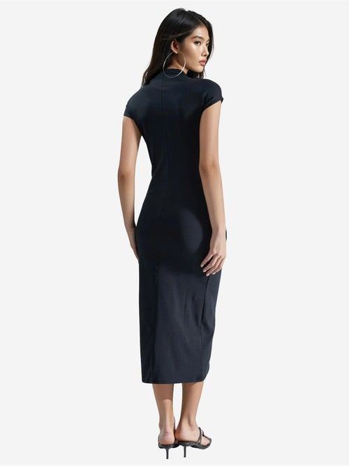 Slim-fit midi-jurk met ronde hals busem - Kiabi Slim-fit midi-jurk met ronde hals busem - Kiabi