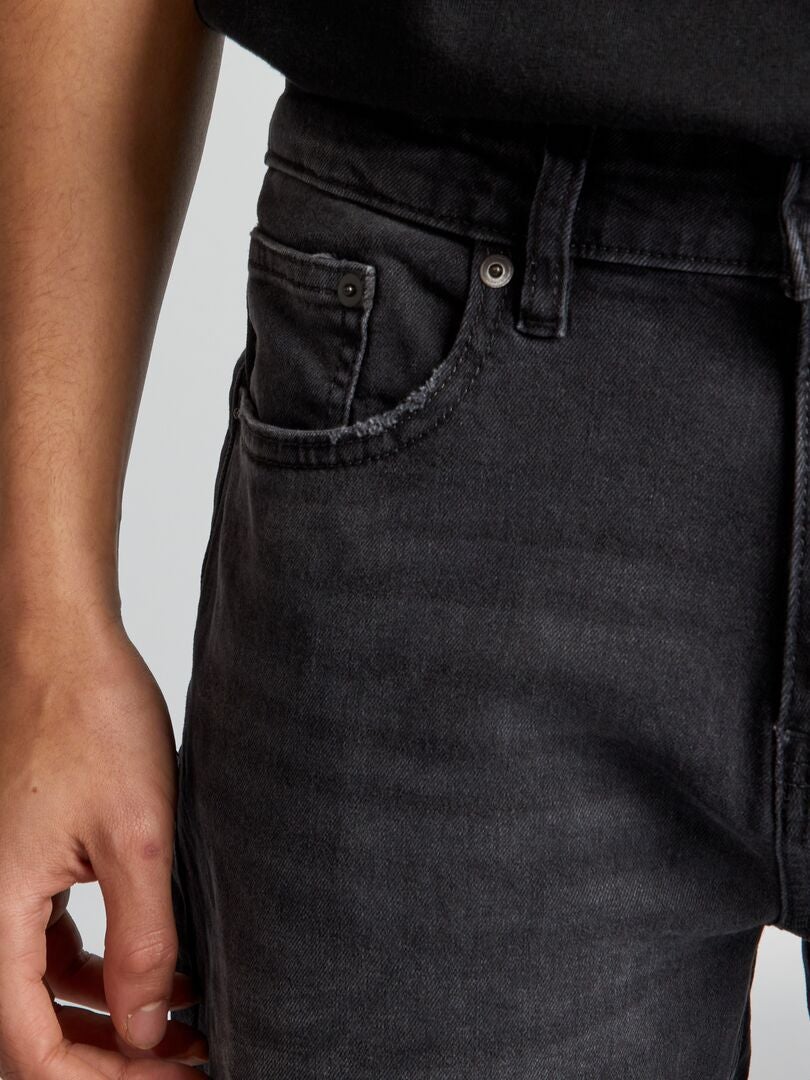 Slimfit spijkerbroek met vijf zakken ZWART Kiabi 15.00€ Slimfit spijkerbroek met vijf zakken ZWART Kiabi 15.00€