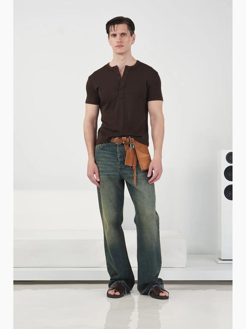 Slim fit t-shirt met ronde hals en knoopdetails van katoen giesto - Kiabi Slim fit t-shirt met ronde hals en knoopdetails van katoen giesto - Kiabi