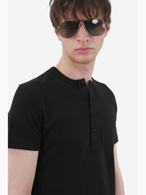 Slim fit t-shirt met ronde hals en knopen giesto - Kiabi Slim fit t-shirt met ronde hals en knopen giesto - Kiabi