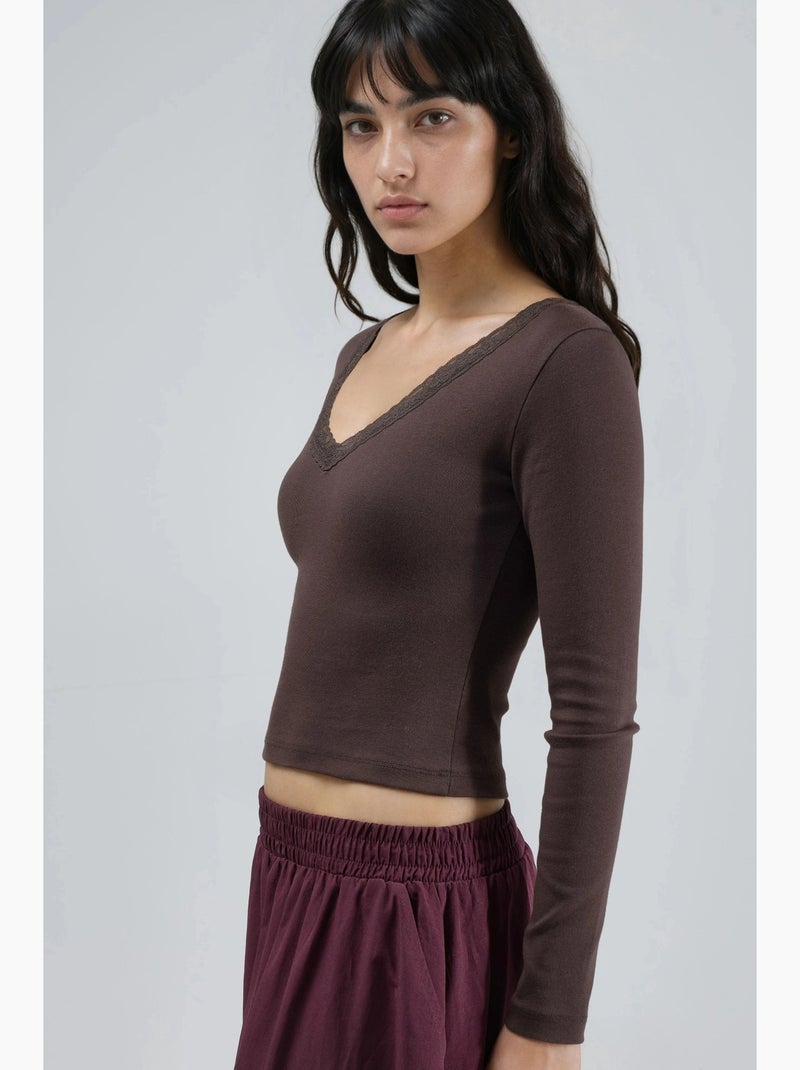 Slim-fit v-halsblouse met kanten detail busem Donkerbruin - Kiabi