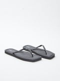 Slippers met vierkante neus en glanzende details ZWART - Kiabi