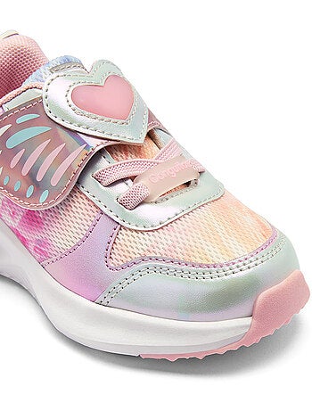 Sneakers conguitos estampado mariposa