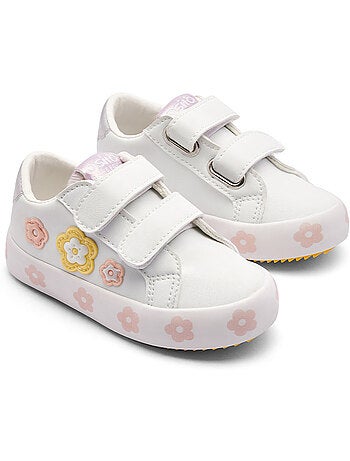 Sneakers conguitos flores autoadherente