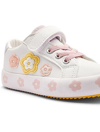 Sneakers conguitos flores tira