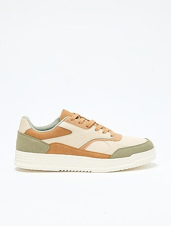 Sneakers met driekleurige inzetstukken
