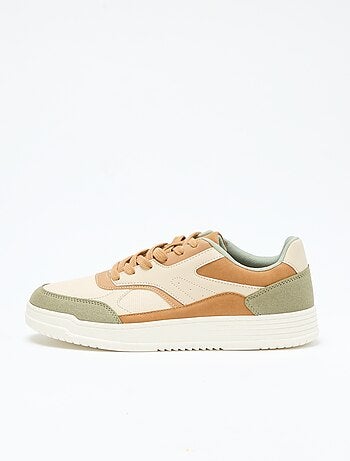 Sneakers met driekleurige inzetstukken