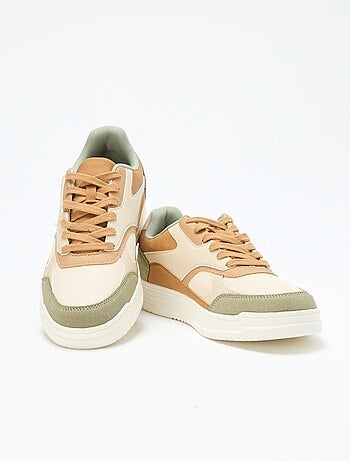 Sneakers met driekleurige inzetstukken