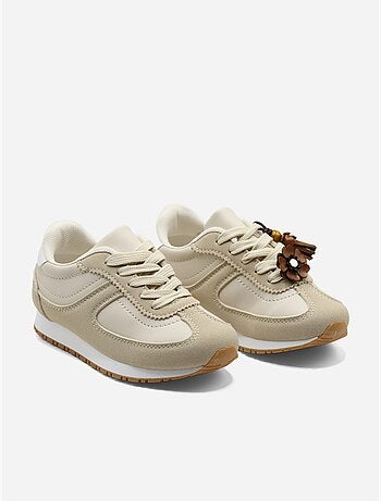 Sneakers met veters