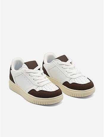 Sneakers met veters