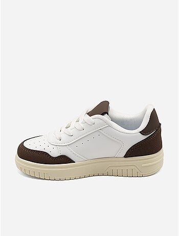 Sneakers met veters